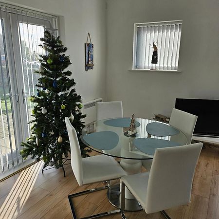 Coastal Apartment With Beach On Your Doorstep! Llanelli Kültér fotó