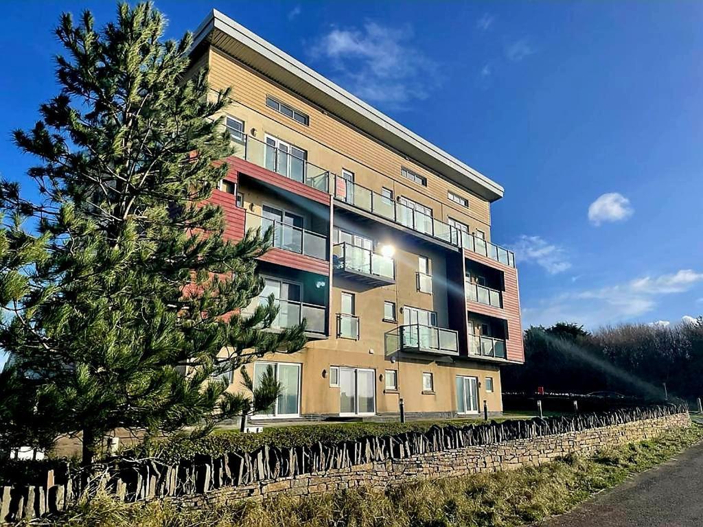 Coastal Apartment With Beach On Your Doorstep! Llanelli Kültér fotó