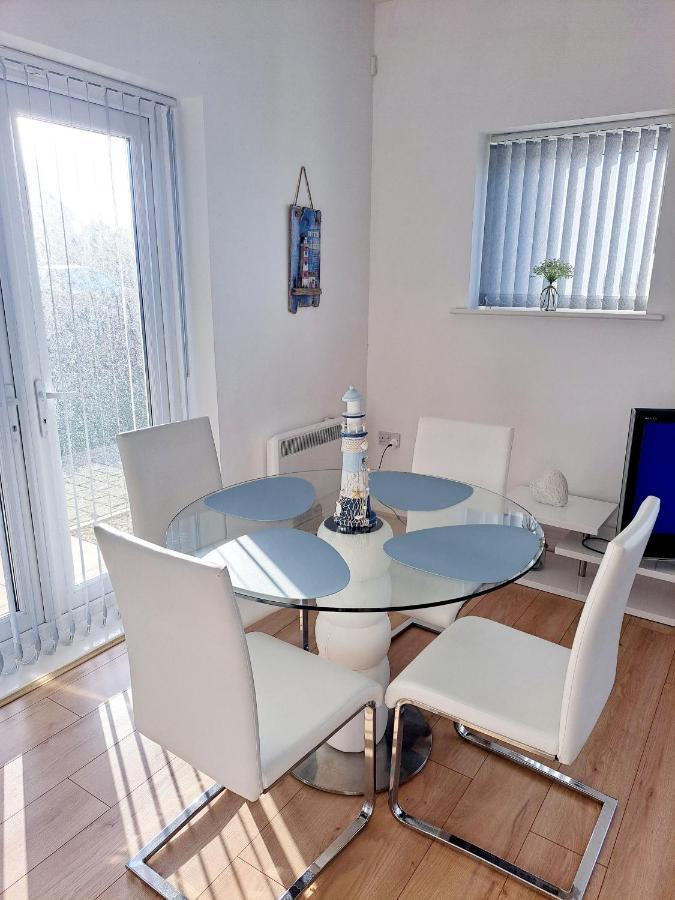 Coastal Apartment With Beach On Your Doorstep! Llanelli Kültér fotó